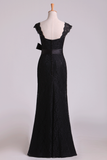 2024 Negro del hombro vestidos de dama de vaina de longitud de encaje