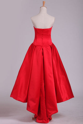 2024 Red asimétrica vestidos de baile V cuello rojo satinado