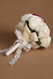 La Ronda de estilo novia con flores (18 * 16 cm)