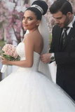 2022 Sweetheart vestidos de novia vestido de bola Tulle con rebordear tren tribunal