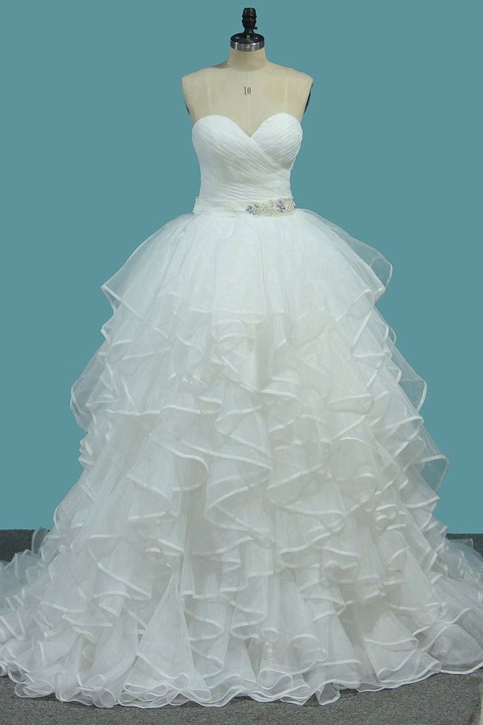2022 vestidos de novia de organza a línea cariño con el botón cubierto tren de la corte