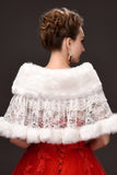 Bastante blanco Faux Fur &amp; Lace abrigo de la boda con rebordear
