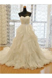 2024 vestido de novia de la boda de una línea con los granos de organza y riza el tren capilla