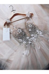Una línea de correas espaguetis con cuentas de tul con cuello en V vestidos de baile, vestido de novia de flores hechas a mano