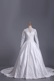 2024 vestidos de novia de una línea de cuello V manga larga con apliques de raso